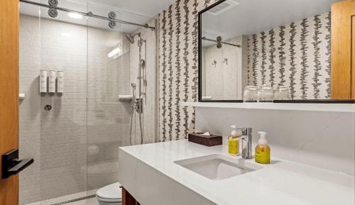 Studio Condo, King bed