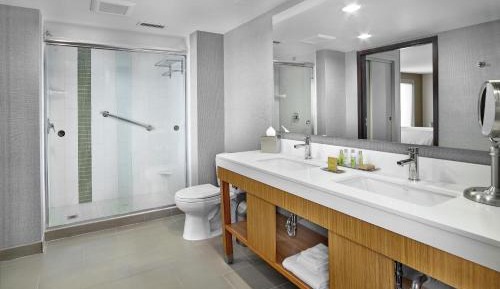 One-Bedroom King Suite with Kitchenette