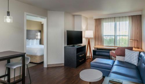 One-Bedroom Queen Suite