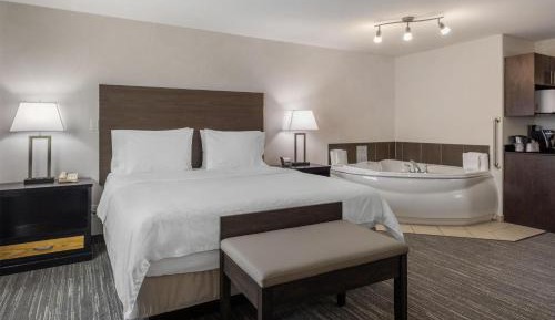 King Suite with Spa Bath - Non-Smoking