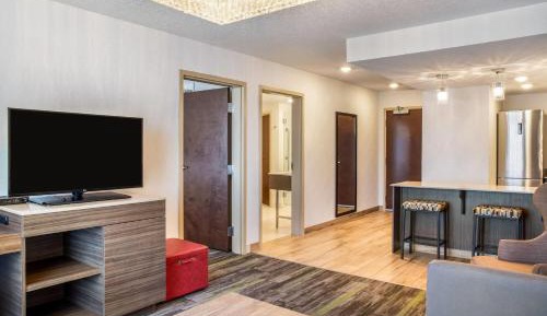 One-Bedroom King Suite with Jetted Tub - Non-Smoking