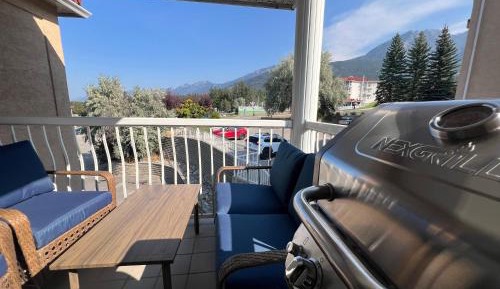 One-Bedroom Apartment with Balcony and Mountain View  