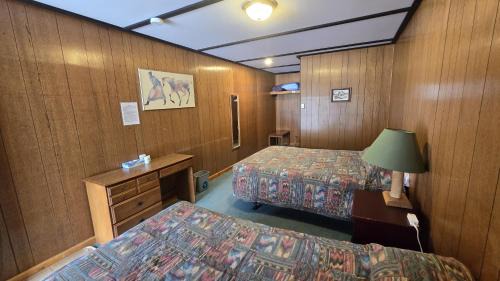Quadruple Room with Private Bathroom