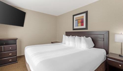 King Suite with Board Room - Non-Smoking