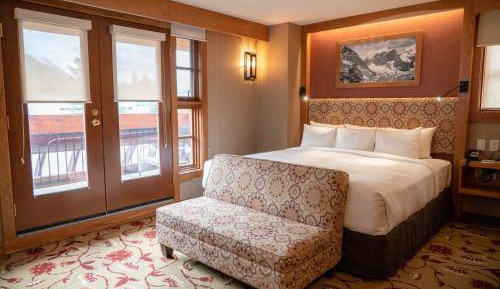 King Suite – Mountain View Balcony