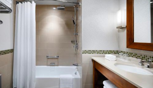 Deluxe Guest Room, 1 King, Harbor & Mountain View