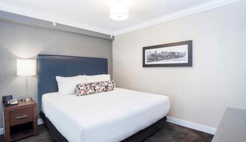 Loft Suite, 1 King Bed, Kitchenette
