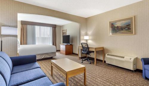 King Room with Balcony - Non-Smoking