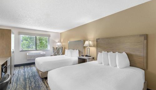 Deluxe Queen Room with Two Queen Beds with Mountain View
