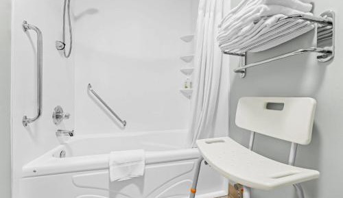 Queen Room - Disability Access/Non-Smoking