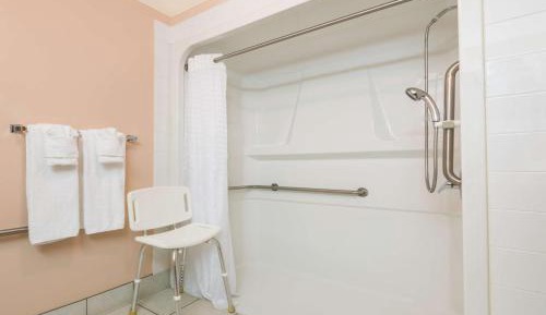 Queen Room - Disability Access/Non-Smoking