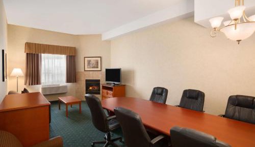 One-Bedroom King Suite - Non-Smoking