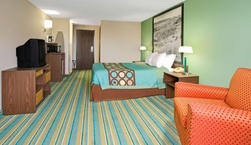 King Room Mobility Access and Bathtub w/ Grab Bars, Non-Smoking