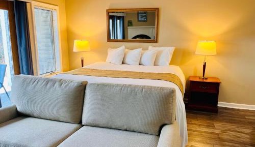 Highlands | 2 King Beds Studio | Patio