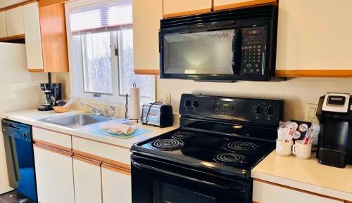 Hallsburg | 1BR Condo | Mountain View