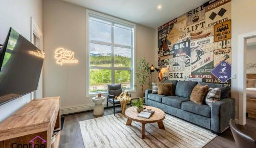 Two-Bedroom Apartment with Mountain View