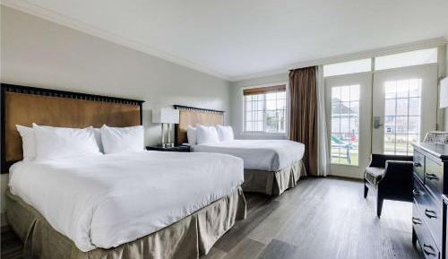 Queen Room with Two Queen Beds and Front View - Ground Floor/Non-Smoking