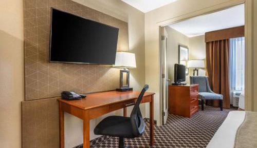 Queen Suite with Sofa Bed - Non-Smoking