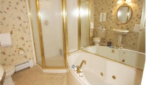 Carriage House Suite