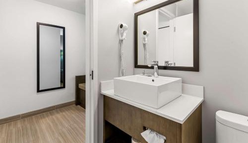 Queen Room with Bath Tub - Disability Access/Non-Smoking 