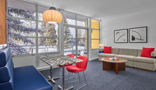 Deluxe One Bedroom Corner Suite