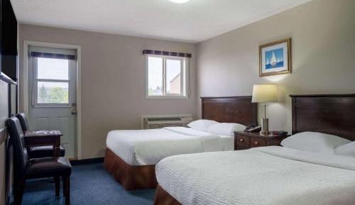 Queen Room with Two Queen Beds - Non-Smoking