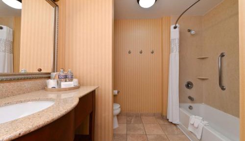 Double Room with Two Queen Beds and Bath Tub - Mobility Access