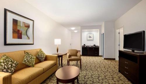 One-Bedroom Queen Suite with Two Queen Beds