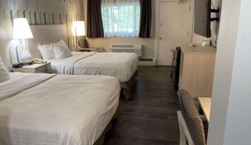 Queen Room with Two Queen Beds - Pet-friendly