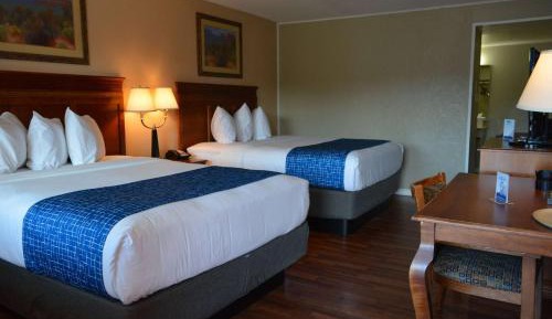 Deluxe Queen Room with Two Queen Beds - Non-Smoking