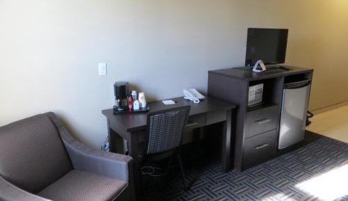 Deluxe King Studio Suite - Non-Smoking