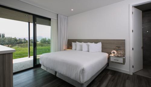 Suite with Lake View