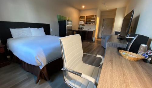 One Queen Bed with Kitchenette