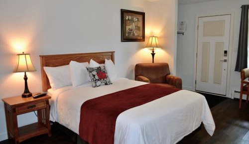 Deluxe Queen Room