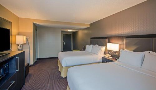 Quadruple Room with Two Queen Beds and Tub - Disability Access/Non Smoking