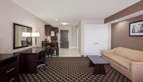 Deluxe King Suite