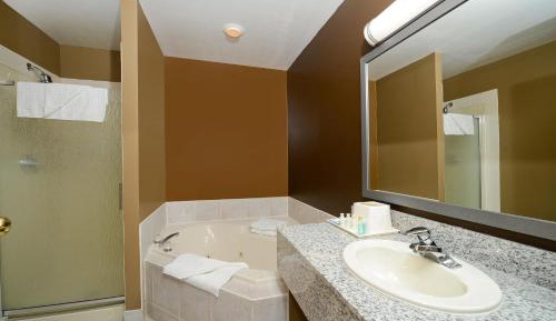 King Suite with Whirlpool - Non-Smoking