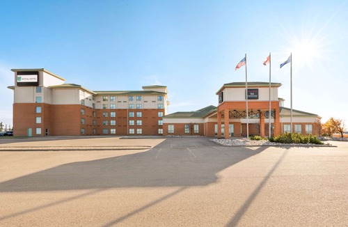 Leduc Hotel | Royal Hotel Edmonton Airport, Trademark Collection by Wyndham