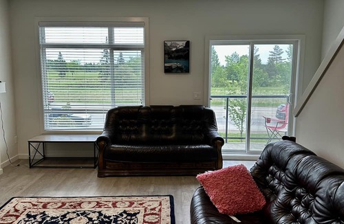 Southwest Edmonton Apartment | Facing Beautiful Golf Course Serene Environment 25 min Airport , with central AC