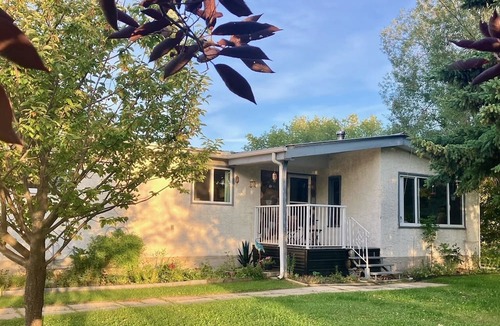 Division No. 11 House | Grammie's House by Pigeon Lake, enjoy the peace & quiet minutes from the lake.
