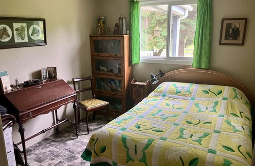 Division No. 11 House | Grammie's House by Pigeon Lake, enjoy the peace & quiet minutes from the lake.