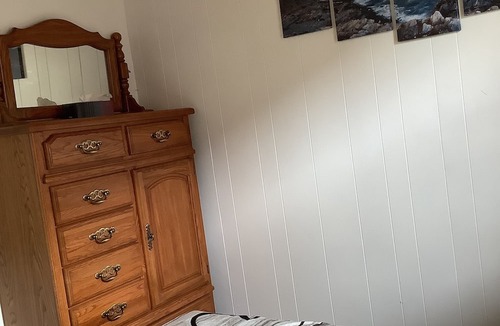 Alberta Beach Cottage | Bumblebee Cottage in Alberta Beach