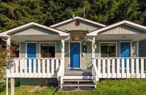 Alert Bay Cabin | (D) Sterling Standard Cabin