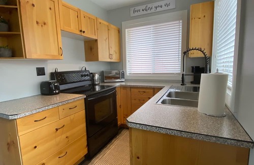 Okanagan-Similkameen Apartment | FALCONRIDGE VILLA