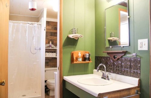 Howard House | Black Bear Lodge 2 Su