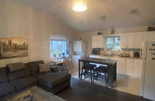 Surrey Cottage | ZEN COTTAGE, HOT TUB AND RELAX