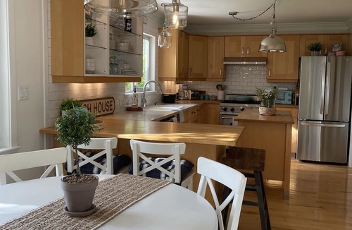 Surrey House | Crescent Beach Vintage Bungalow