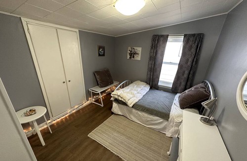 Stettler House | Walkable Stettler 2 Bedroom Suite