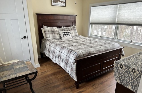 Schroon Lake Cabin | 2 bedroom cabin a mile from the beautiful town of schroon and the lake
