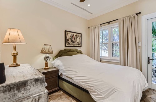 Palm Beach House | Fatio desigend 5 bd/6.5 ba Estate | Private Pool | Beach acccess | Quiet North End